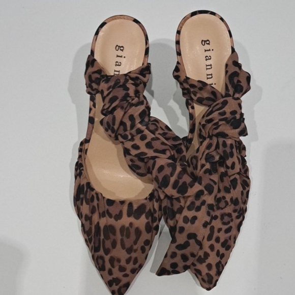 Gianni Bini Henzlee Leopard Print Chiffon Wrap-Up Dress Pumps - Picture 4 of 7